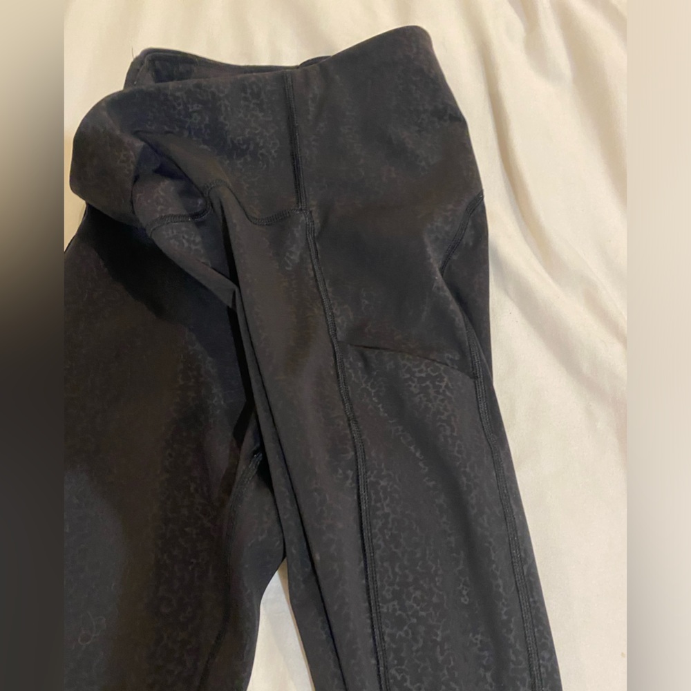 Athleta Ultimate Stash Pocket Embossed 7/8 Tight